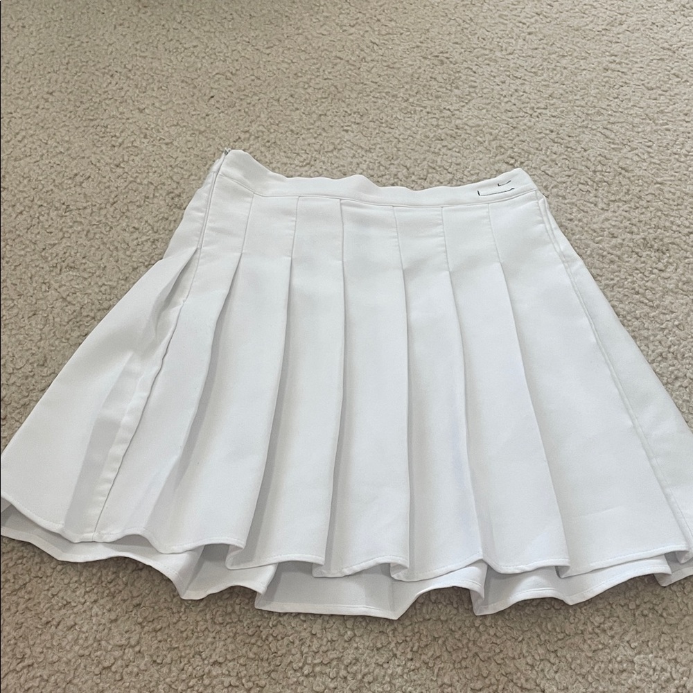 Elegant White Pleated Mini Skirt M